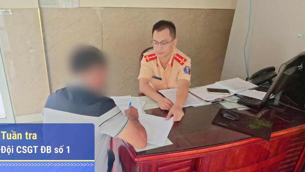 phat 19 trieu, tuoc bang tai xe xe tai phot lo den do duong sat hinh anh 2