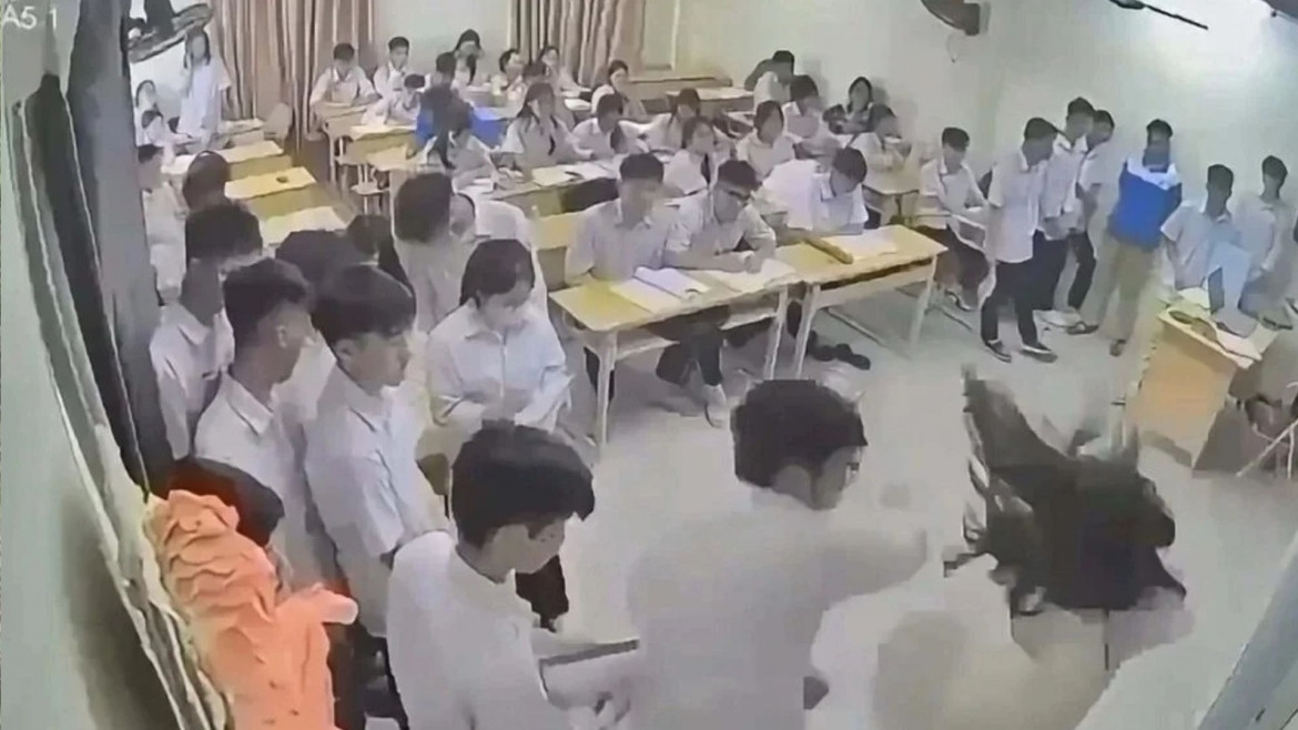hoc tro ra tay voi thay co, ranh gioi nao da bi pha vo hinh anh 1