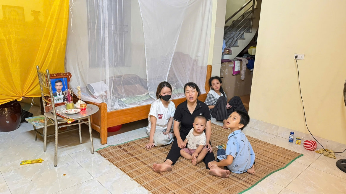 người đàn ông tử vong do điện giật khi dựng rạp đám cưới ở ninh bình hình ảnh 2 nguoi dan ong tu vong do dien giat khi dung rap dam cuoi o ninh binh hinh anh 2