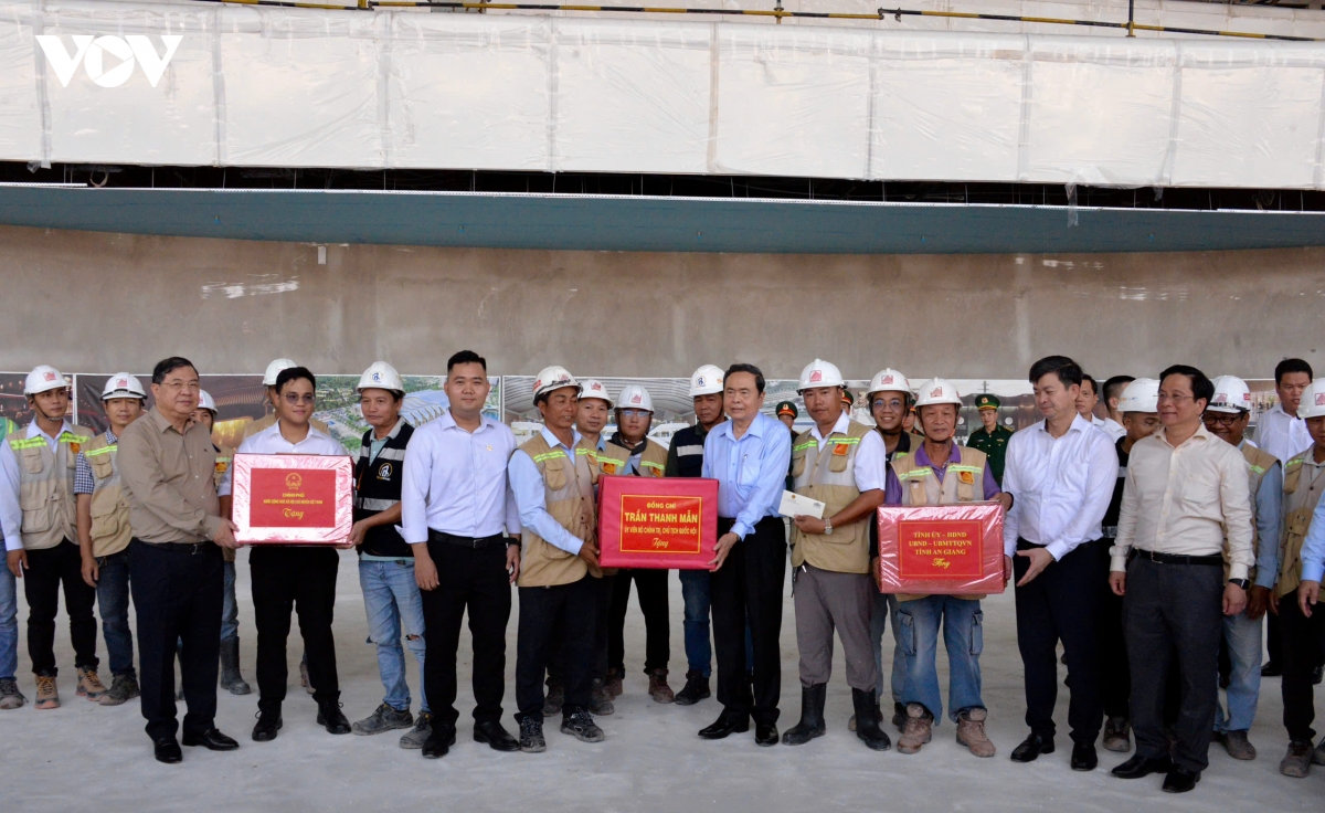 chu tich quoc hoi kiem tra tien do cac du an phuc vu apec 2027 hinh anh 13
