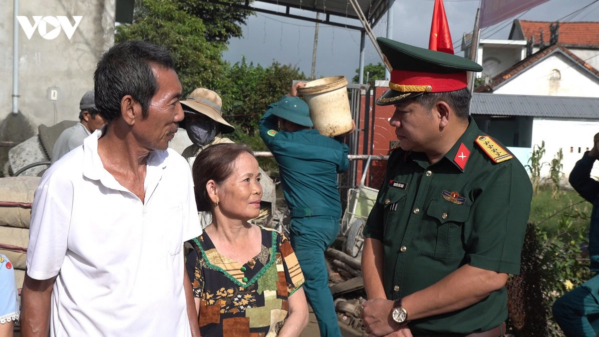Da nang xoa nha tam cho con de nguoi tham gia khang chien nhiem chat doc hoa hoc hinh anh 1