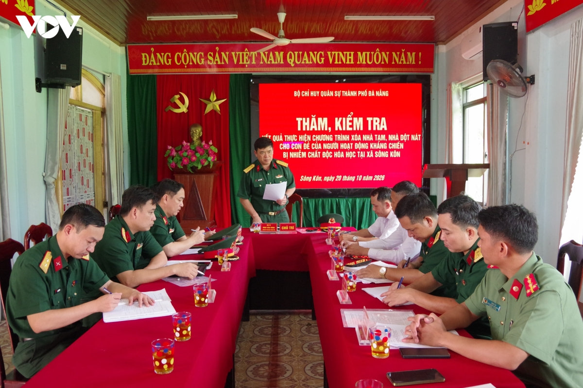 Da nang xoa nha tam cho con de nguoi tham gia khang chien nhiem chat doc hoa hoc hinh anh 4