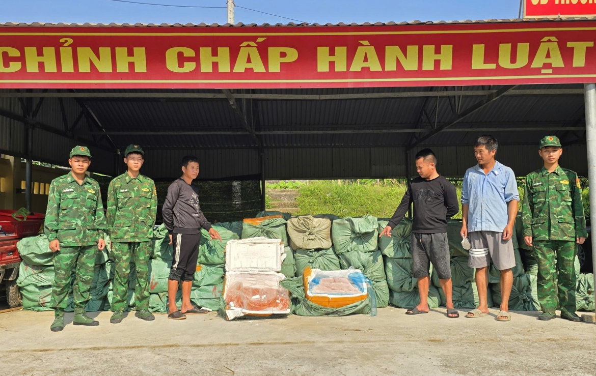 bat giu hon 6 tan thuc pham dong lanh khong ro nguon goc tai quang ninh hinh anh 1