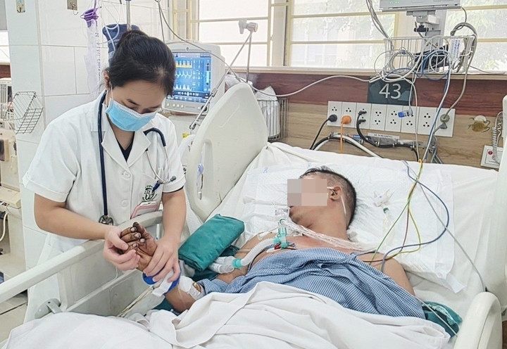 Người chồng đang được điều trị tích cực.