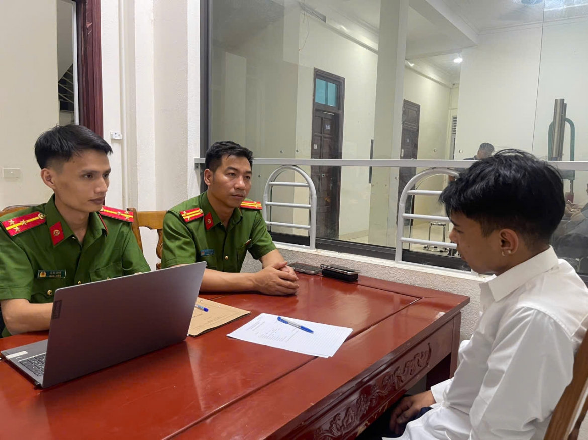danh tinh hai doi tuong cam kiem co thu 9 gio tren mai nha o thanh hoa hinh anh 2