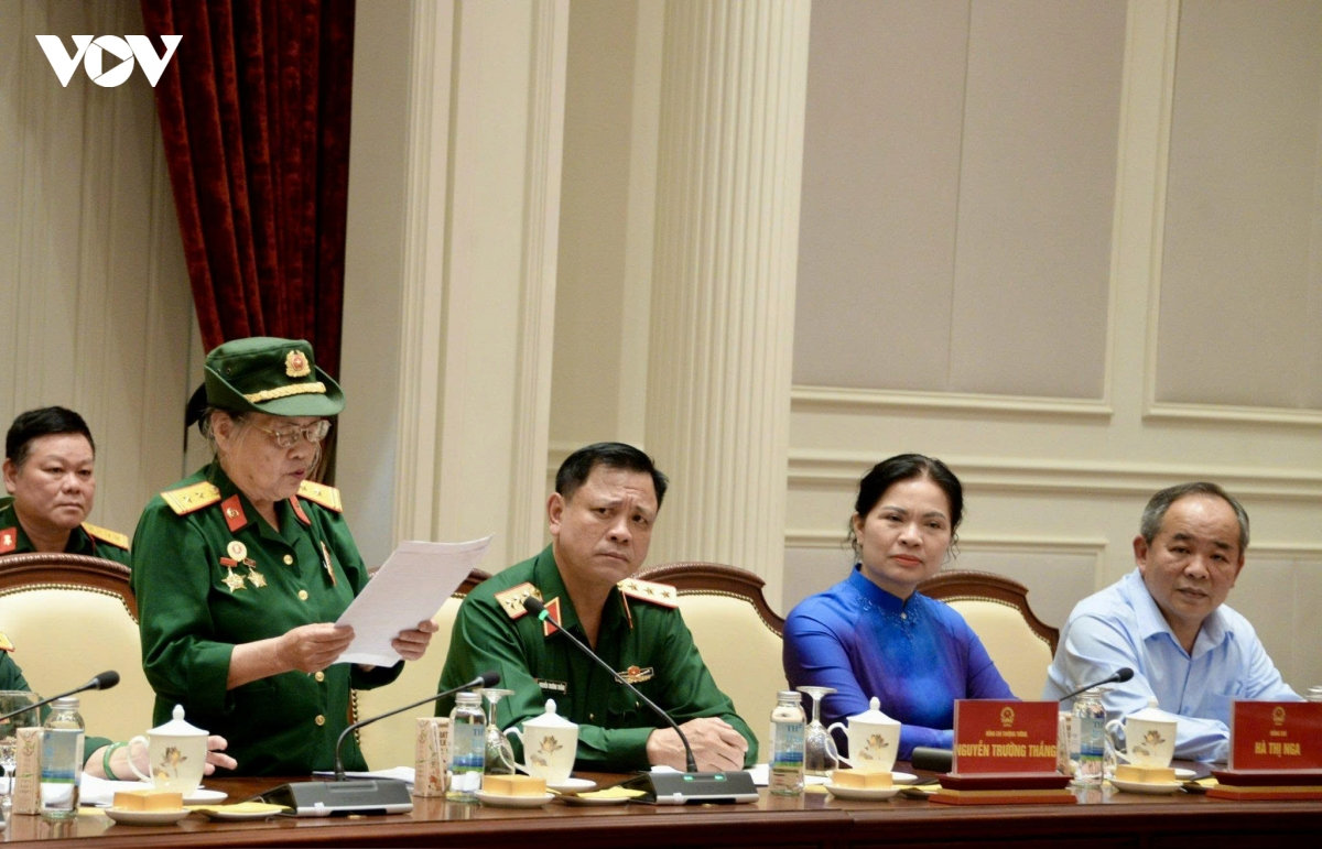 tong bi thu, chu tich nuoc to lam gap mat Dai doi nu lai xe truong son hinh anh 3