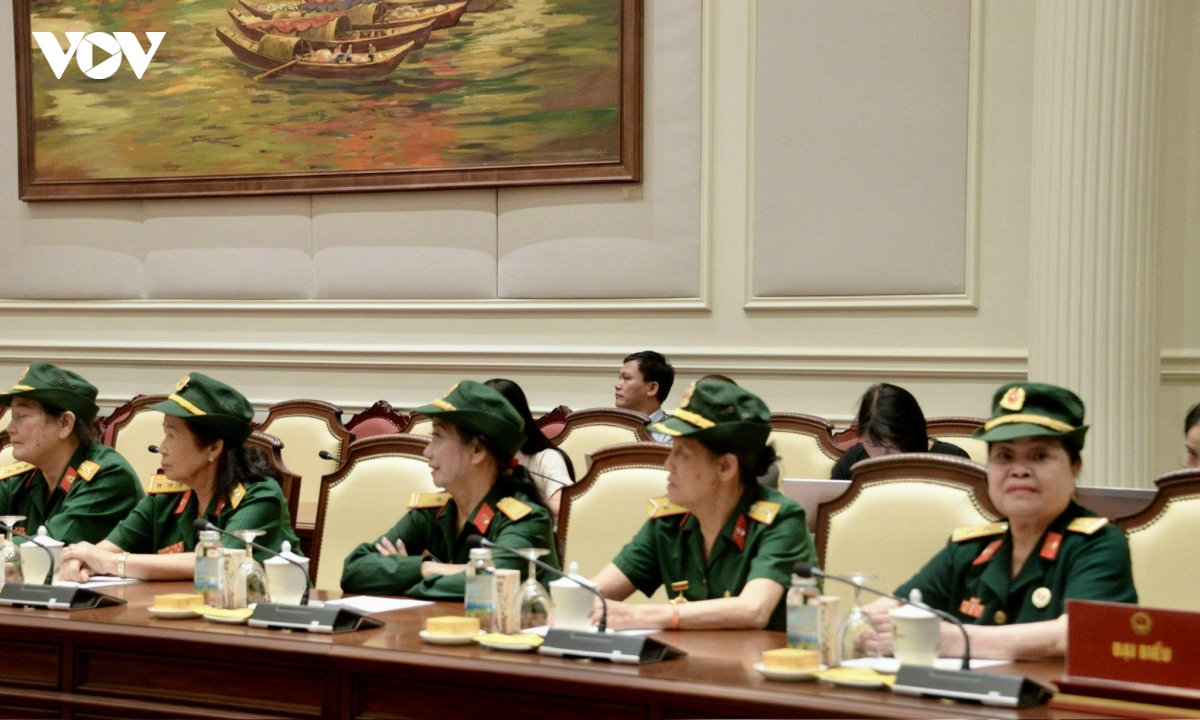 tong bi thu, chu tich nuoc to lam gap mat Dai doi nu lai xe truong son hinh anh 7