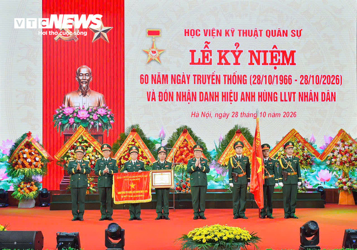 Học viện Kỹ thuật Quân sự đón nhận danh hiệu Anh hùng Lực lượng vũ trang nhân dân lần thứ hai tại lễ kỷ niệm 60 năm Ngày truyền thống.