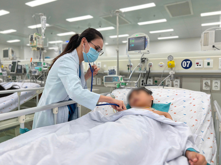 Bệnh nhi nguy kịch do mắc cúm A. (Ảnh: BVCC)