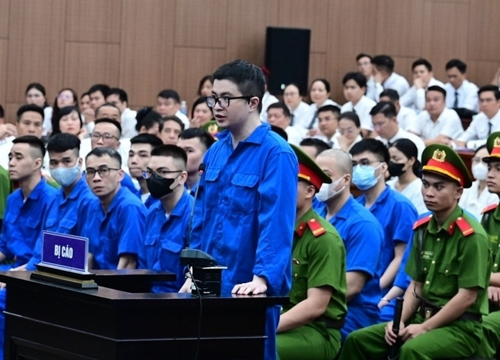 Mr Pips Phó Đức Nam tại toà.