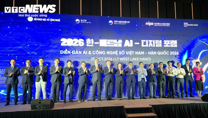Các đại biểu hai nước chụp hình lưu niệm tại sự kiện.