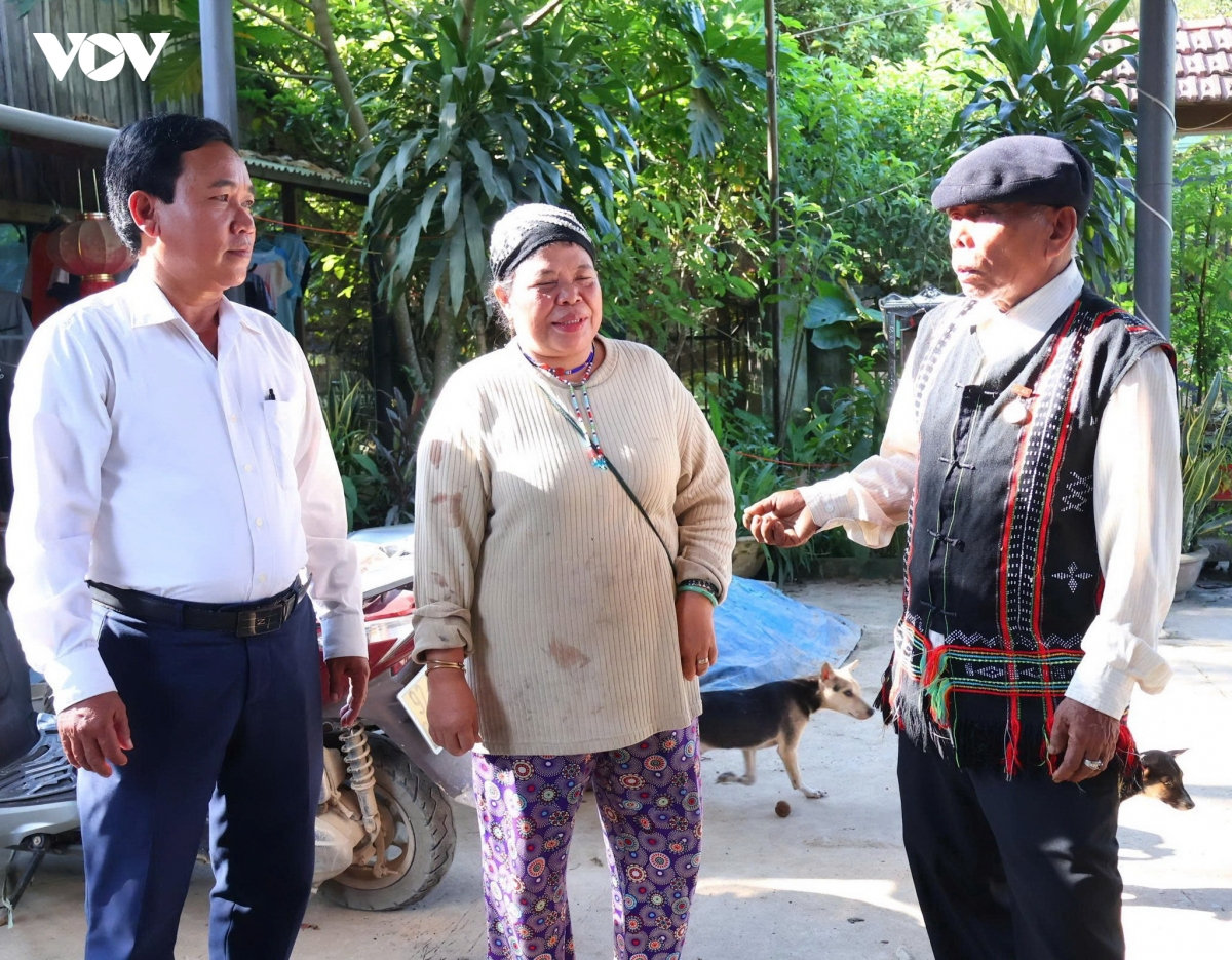 Dang vien nguoi co tu giup dan mien nui Da nang giam ngheo hinh anh 2