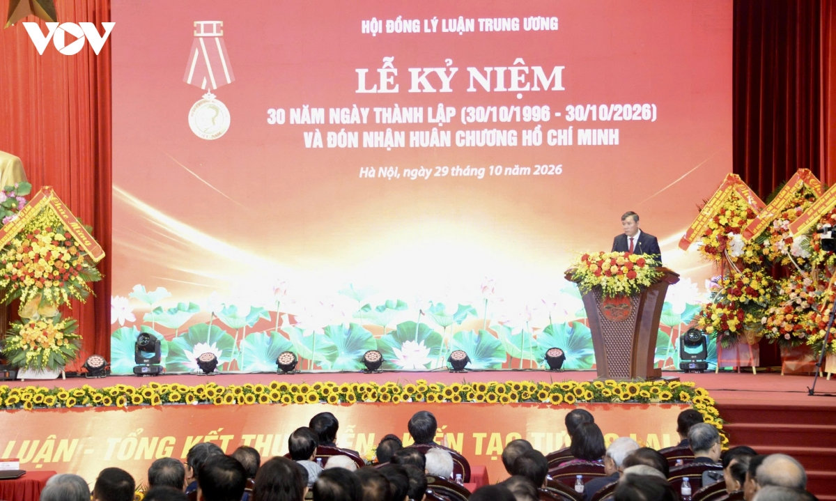 tổng bí thư, chủ tịch nước trao huân chương hồ chí minh cho hội đồng lý luận trung ương hình ảnh 4 tong bi thu, chu tich nuoc trao huan chuong ho chi minh cho hoi dong ly luan trung uong hinh anh 4