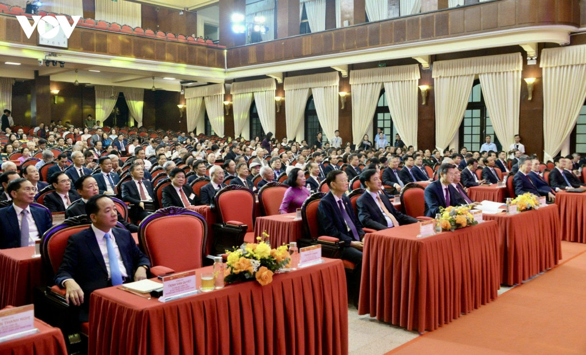 tổng bí thư, chủ tịch nước trao huân chương hồ chí minh cho hội đồng lý luận trung ương hình ảnh 6 tong bi thu, chu tich nuoc trao huan chuong ho chi minh cho hoi dong ly luan trung uong hinh anh 6