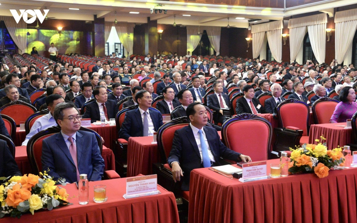 tổng bí thư, chủ tịch nước trao huân chương hồ chí minh cho hội đồng lý luận trung ương hình ảnh 8 tong bi thu, chu tich nuoc trao huan chuong ho chi minh cho hoi dong ly luan trung uong hinh anh 8