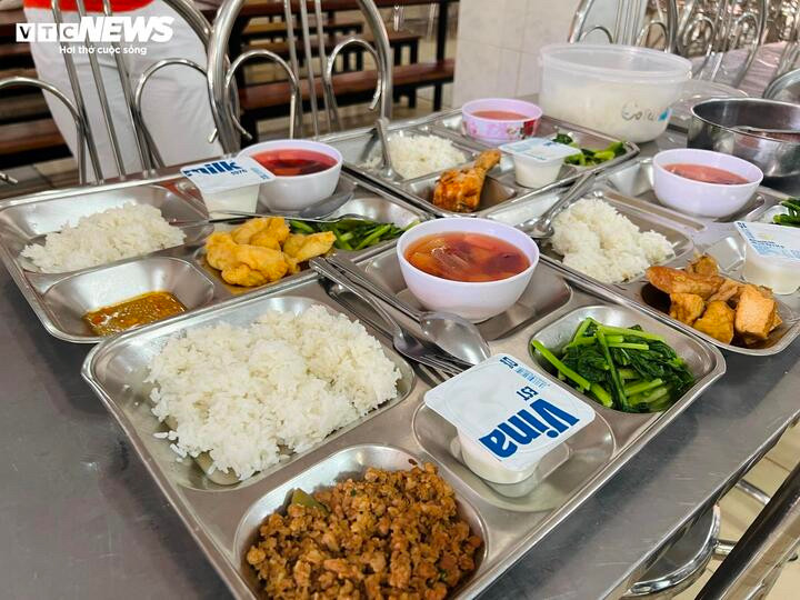 Suất ăn bán trú tại một trường ở TP.HCM.