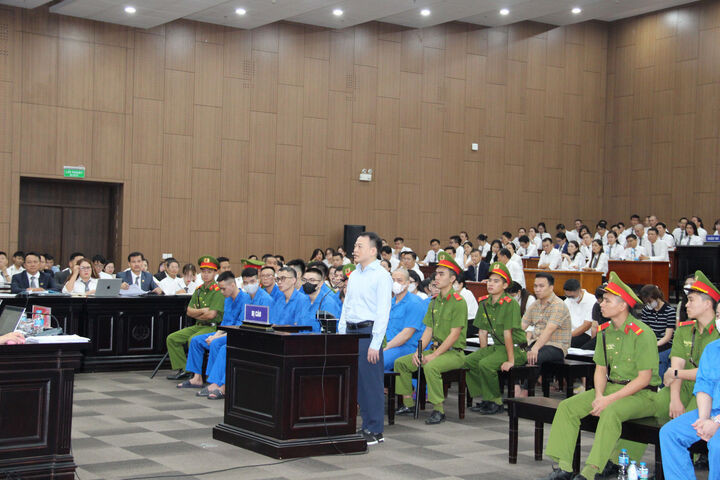 Bị cáo Nguyễn Hoà Bình tại toà.