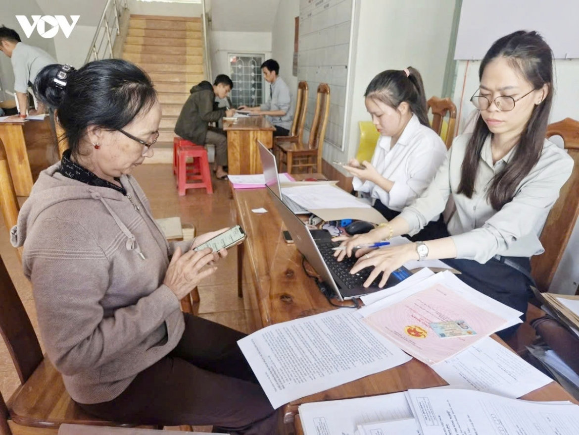De xuat ho tro 500.000 dong thang cho nguoi lam cong tac dang khong chuyen trach hinh anh 1