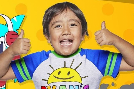 Cậu bé 8 tuổi kiếm 26 triệu USD một năm từ YouTube