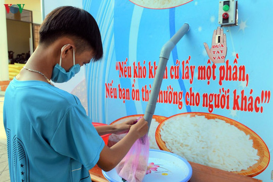 Phó Chủ tịch nước Đặng Thị Ngọc Thịnh gửi thư khen anh Hoàng Tuấn Anh với sáng chế “ATM gạo”
