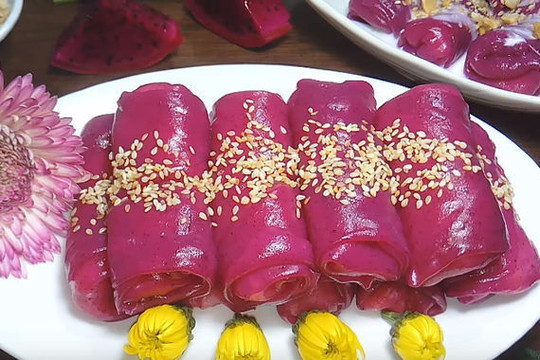 Độc đáo bánh cuốn thanh long