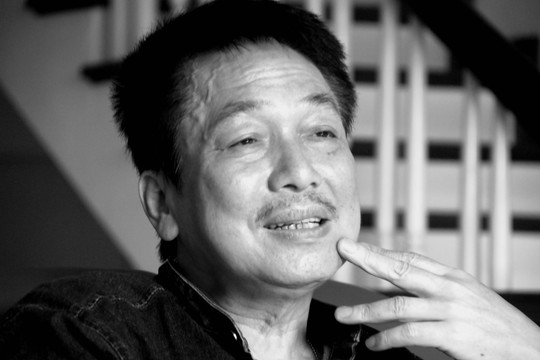 Vợ nhạc sĩ Phú Quang bật khóc khi thay chồng nhận Giải Bùi Xuân Phái - Vì tình yêu Hà Nội