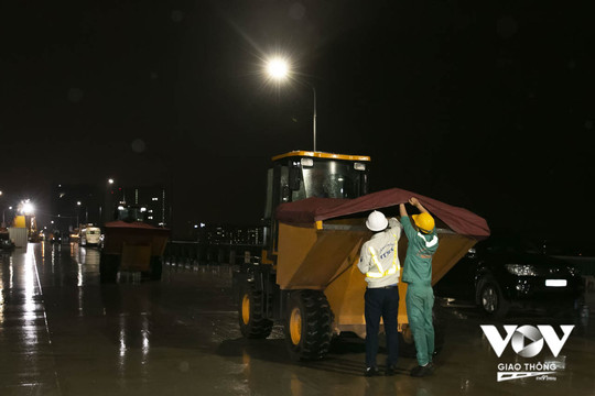 Ùn tắc liên miên trên tuyến tránh, ngóng tiến độ sửa cầu Thăng Long 