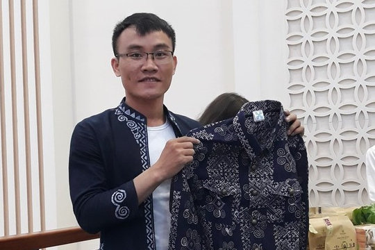 Chàng trai người Mông biến ước mơ thành hiện thực, xây dựng nên một thương hiệu thổ cẩm cho riêng mình (15/10/2020)
