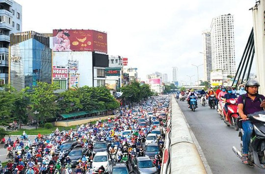 Đường vành đai 2 đoạn Minh Khai - Ngã tư Sở: Chưa thông đã tắc 