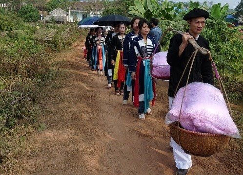 Độc đáo phong tục cưới hỏi của người Cao Lan: Ông mối trở thành người cha thứ 2 của cô dâu chú rể