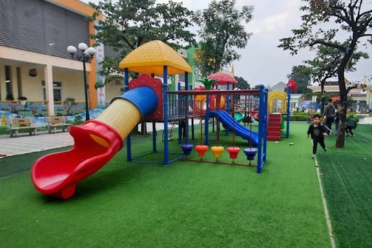 Bé 4 tuổi gặp nạn khi chơi cầu trượt ở trường: Sở GD&ĐT Hà Nội nói gì?