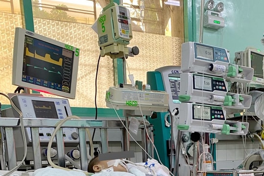 Cứu sống bé trai 13 tháng tuổi nguy kịch do uống nhầm dầu thắp đèn