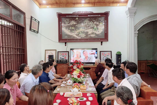 Đám hỏi trực tuyến của cặp đôi xứ Nghệ khiến dân mạng thích thú