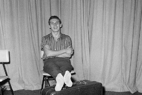 Suýt chết khi tự đóng gói mình, gửi về nhà bằng máy bay