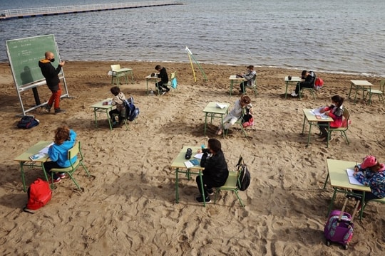 Học bên bờ biển để phòng chống Covid-19 – kinh nghiệm của một trường học Tây Ban Nha