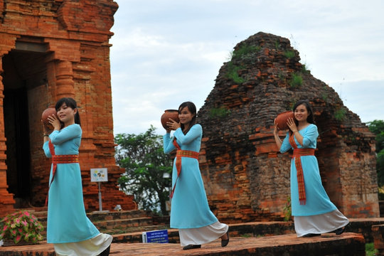 Độc đáo nghề gốm không bàn xoay ở Bình Thuận