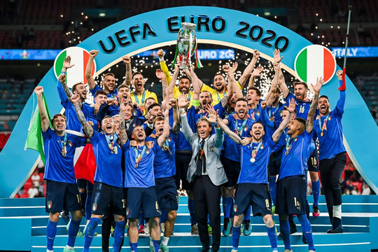 VCK UEFA Nations League 2020/2021: Italia giành thêm danh hiệu?