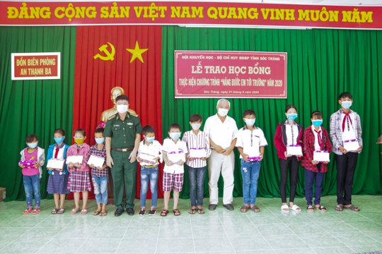 Sẻ chia từ chương trình “Nâng bước em tới trường” của BĐBP Sóc Trăng
