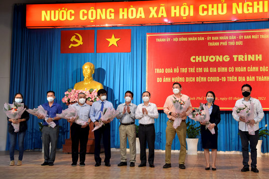 Him Lam Land hỗ trợ, tiếp sức gia đình và trẻ em có hoàn cảnh khó khăn do ảnh hưởng của dịch covid-19 