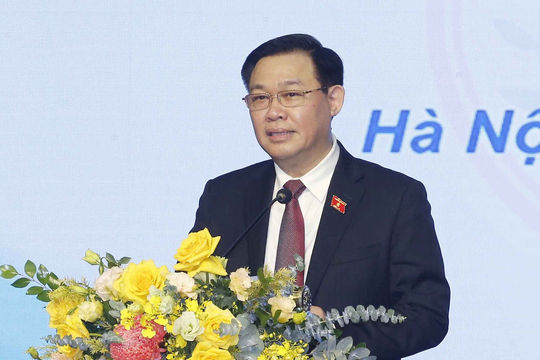 Chủ tịch Quốc hội thăm, chúc mừng thầy cô Trường Đại học Y Hà Nội