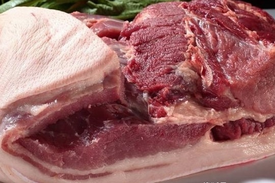 Mẹo phân biệt thịt 'lợn nhà' và thịt lợn công nghiệp