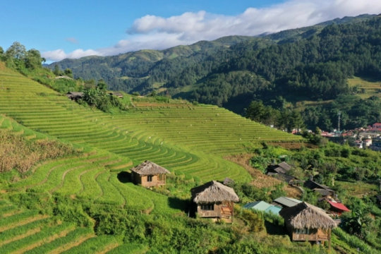 Đồng bào Mông giữ gìn, phát huy danh thắng