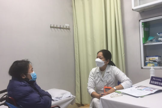 F0 triệu chứng nhẹ, khỏi bệnh bị hụt hơi khó thở, chẩn đoán tổn thương phổi