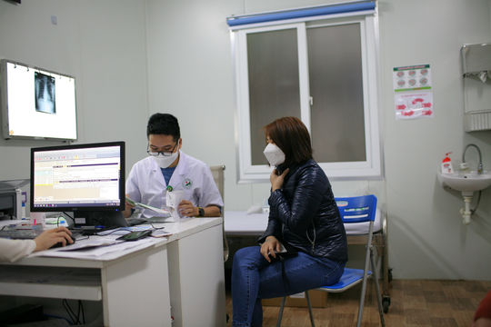 Hậu COVID-19: Nhiều người ho khan kéo dài, hụt hơi, rụng tóc, mất tập trung