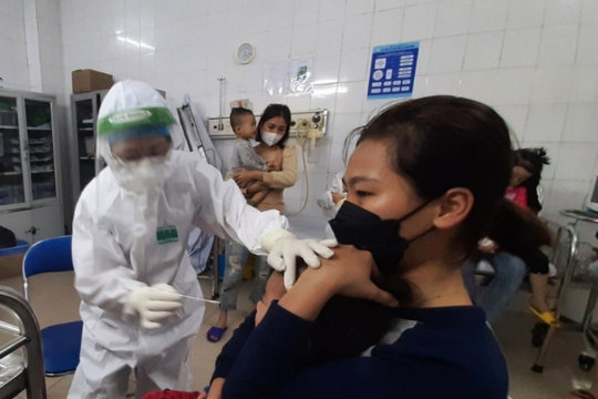 Quá tải cục bộ, Bệnh viện Sản - Nhi Yên Bái nỗ lực đáp ứng điều trị F0 nhi, sản phụ