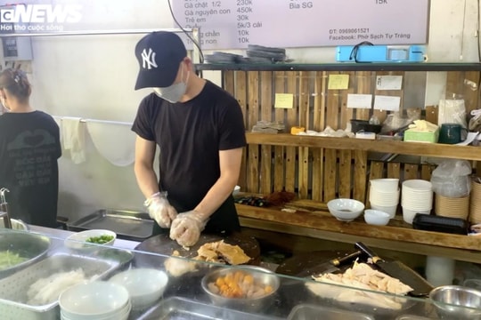 Quán phở tự tráng của người H'mông nức tiếng giữa Hà Nội, bán vài trăm bát/ngày