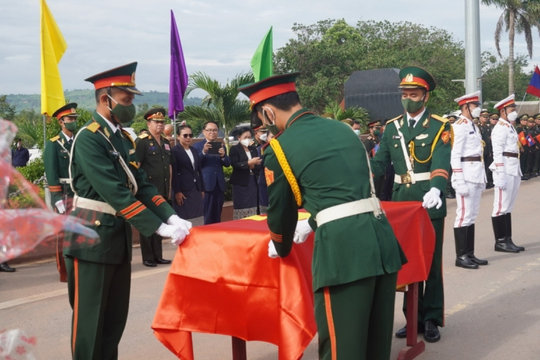 Truy điệu, an táng 12 hài cốt liệt sĩ ở Nghĩa trang liệt sĩ Quốc gia Đường 9