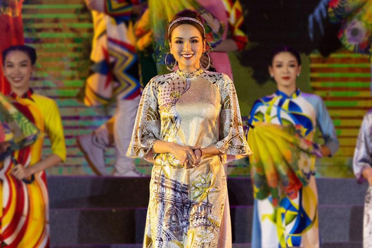 Hoa hậu Diễm Hương tái xuất sàn diễn thời trang
