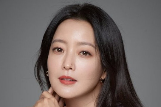 "Chị đại" Kim Hee Sun trở lại màn ảnh rộng sau 19 năm