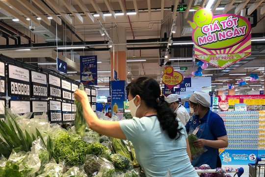 Theo giá xăng, nhiều mặt hàng tăng giá dữ dội